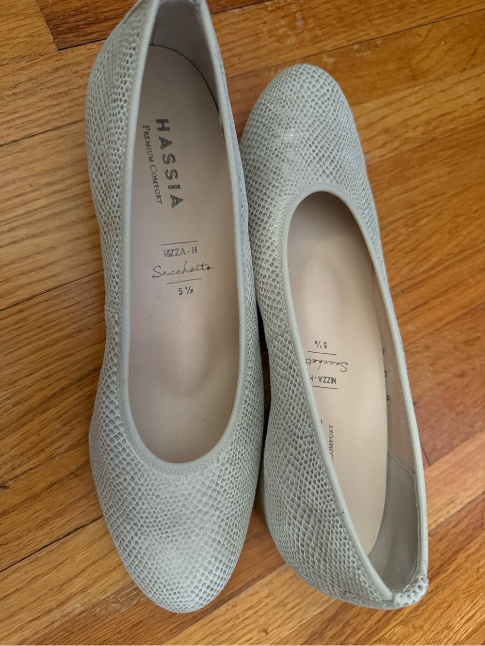 Hassia Women's Light Gray Wedge Ballet Flats